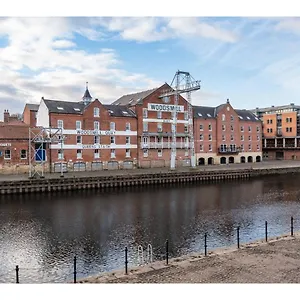 Apartment Riverside Apt - Heart Of The I Pass The Keys, York